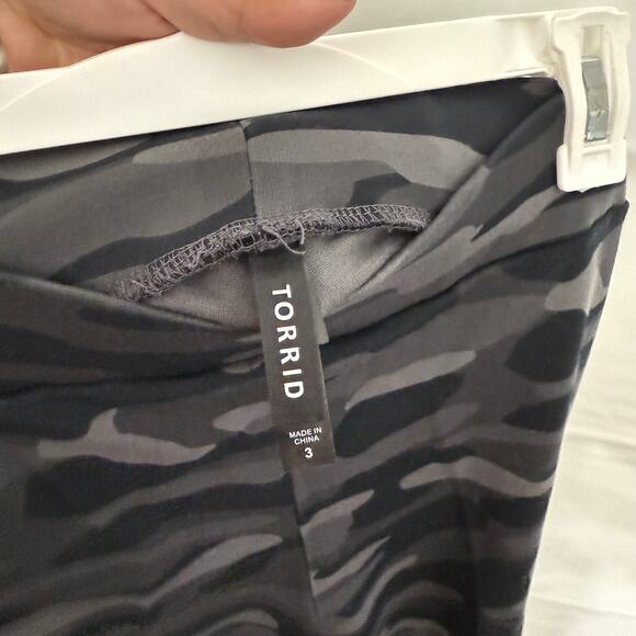 Torrid Full Length Signature Waist Ponte Cargo Legging - Picture 6 of 6